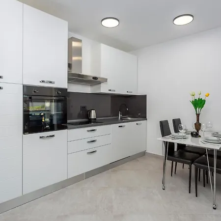 1 Bedroom Cozy In Novi Vinodolski