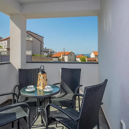 1 Bedroom Cozy In Apartamento Novi Vinodolski