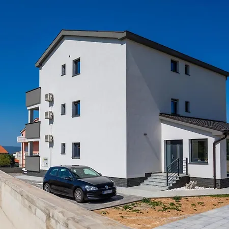 1 Bedroom Cozy In Novi Vinodolski